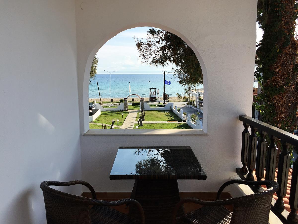 Georgalas Sun Beach Rooms Nea Kallikrateia Bagian luar foto