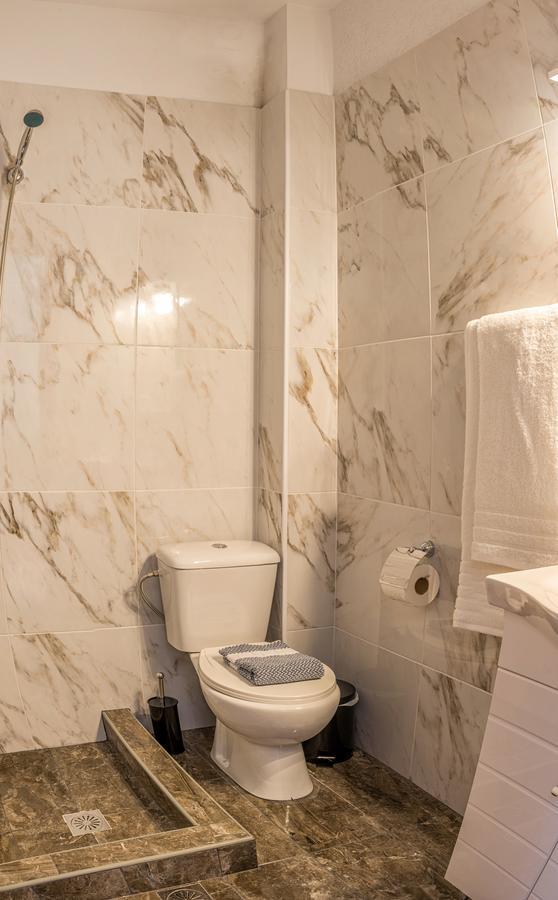 Georgalas Sun Beach Rooms Nea Kallikrateia Bagian luar foto