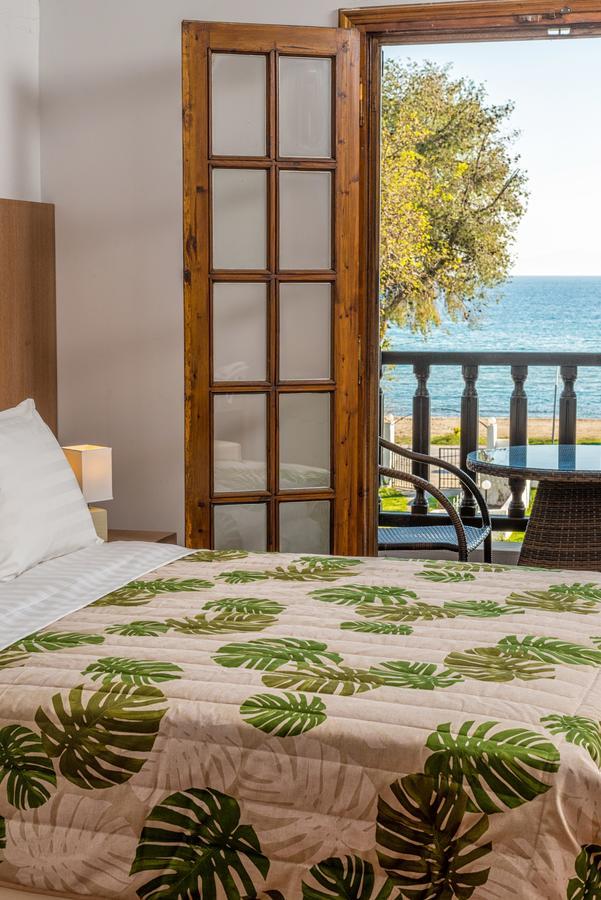 Georgalas Sun Beach Rooms Nea Kallikrateia Bagian luar foto