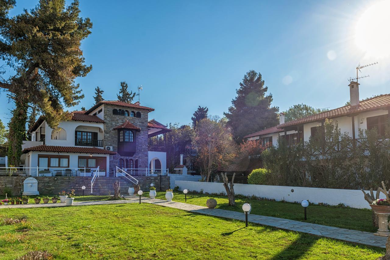 Georgalas Sun Beach Rooms Nea Kallikrateia Bagian luar foto