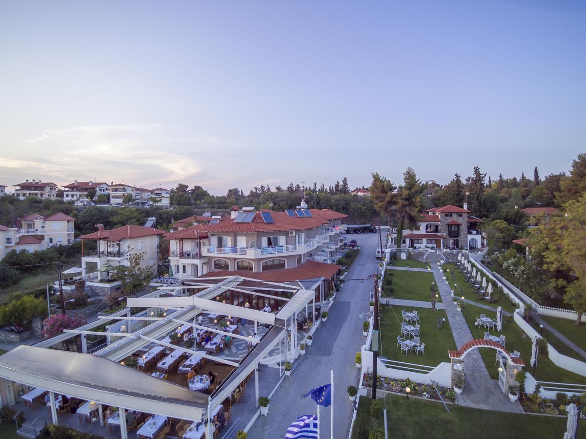 Georgalas Sun Beach Rooms Nea Kallikrateia Bagian luar foto