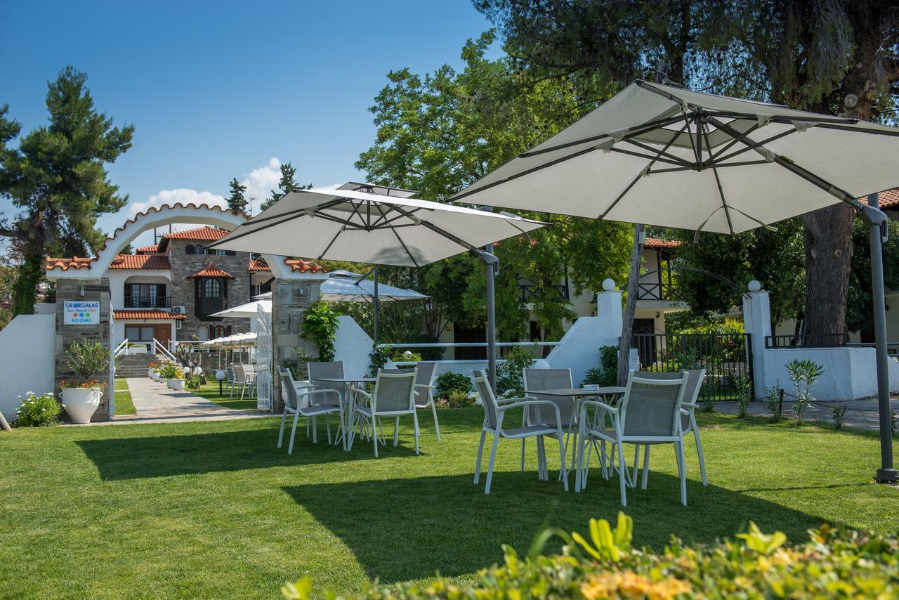 Georgalas Sun Beach Rooms Nea Kallikrateia Bagian luar foto