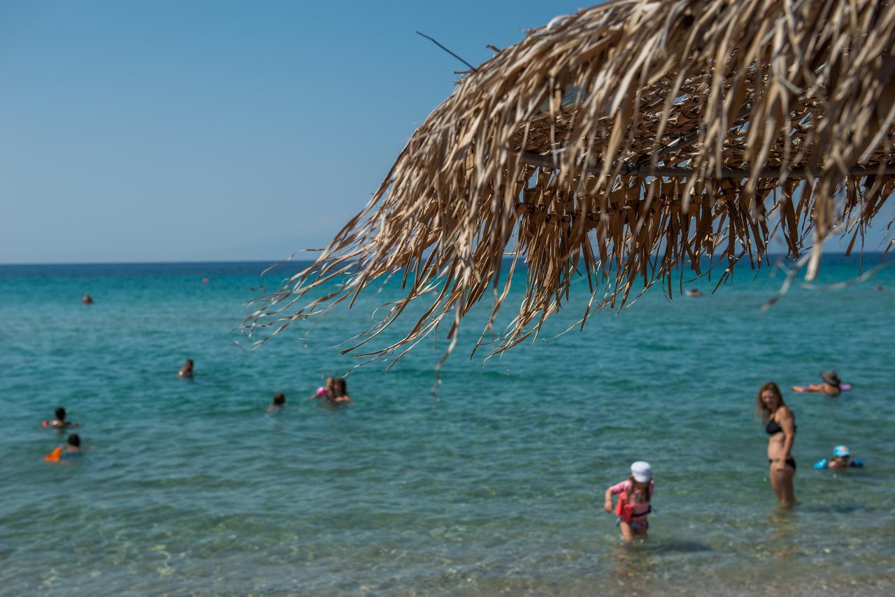 Georgalas Sun Beach Rooms Nea Kallikrateia Bagian luar foto